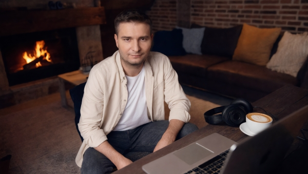 Почему я создаю AI-музыку на трех языках